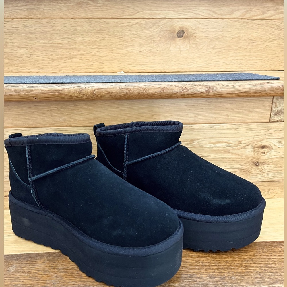 NWB! UGG CLASSIC ULTLA MINI PLATFORM black US6